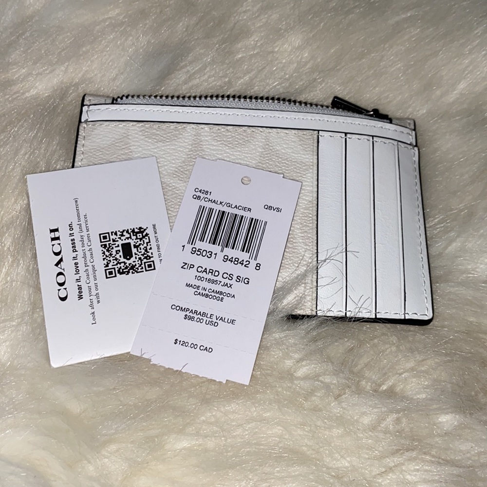 Coach Cardcase in Signature Canvas - Picture 4 of 4